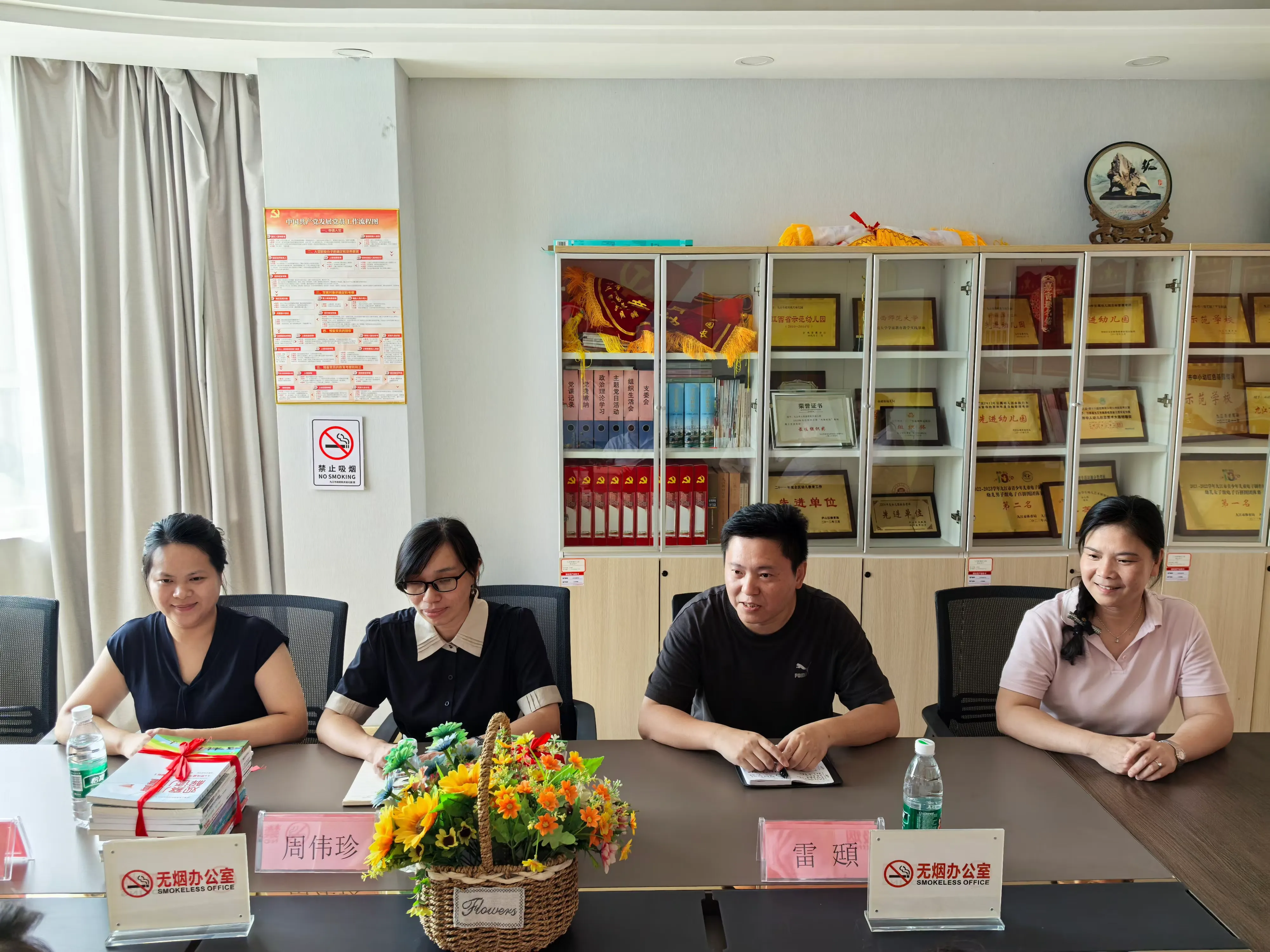 简篇-书韵飘香 校幼同行——九江职业大学走访慰问市政府机关幼儿园