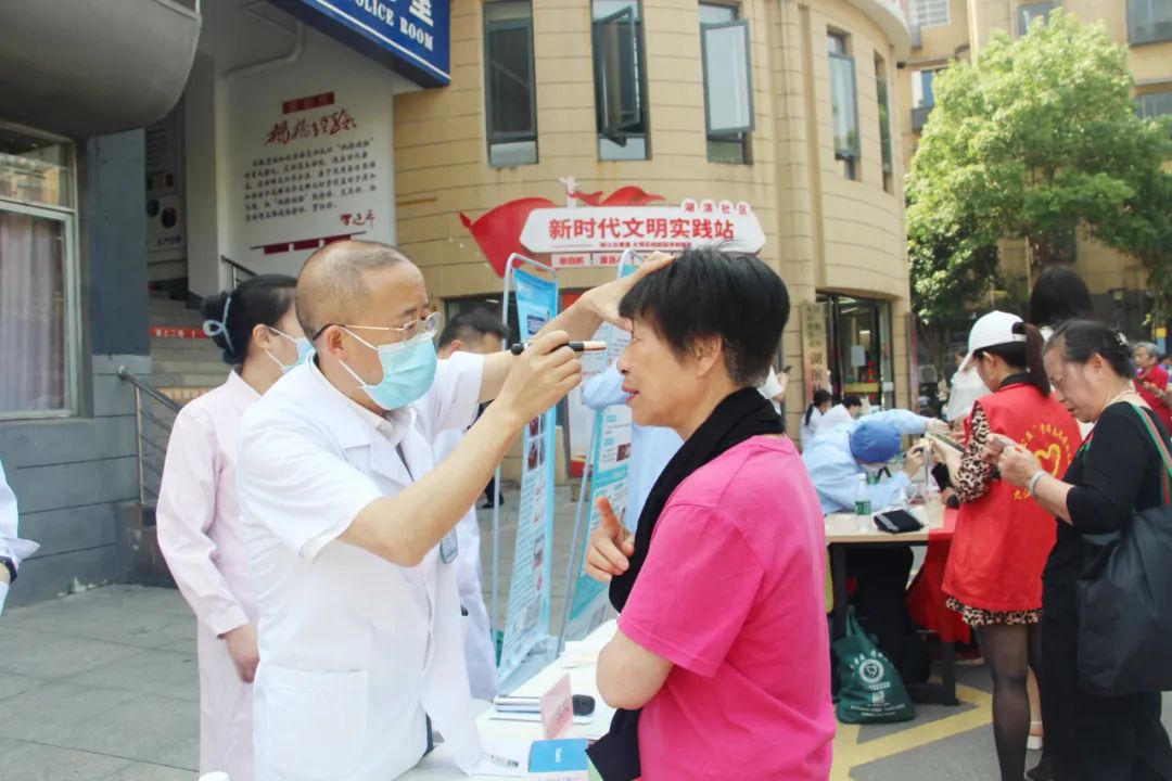 九江市第一人民医院第八党总支第六党支部开展进社区送温暖活动-九江新闻网