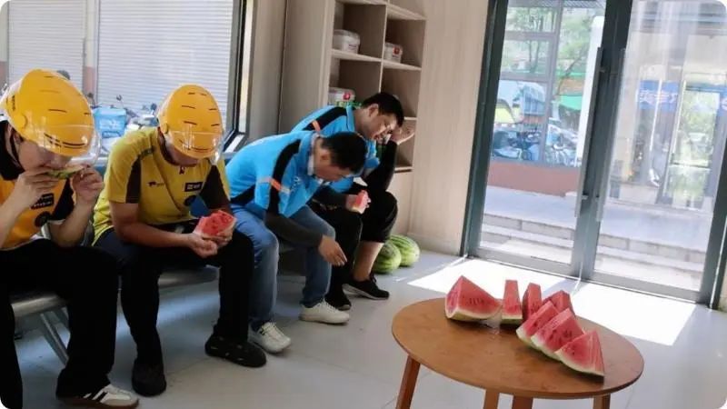 江西九江：高温酷暑 183个驿站消暑送清凉