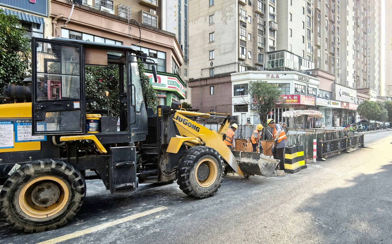 经开区西苑西路市政设施改造施工有序推进