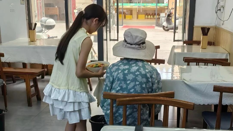 九江这家面馆再次火遍全网！一碗普通手擀面，凭什么打动628万人？