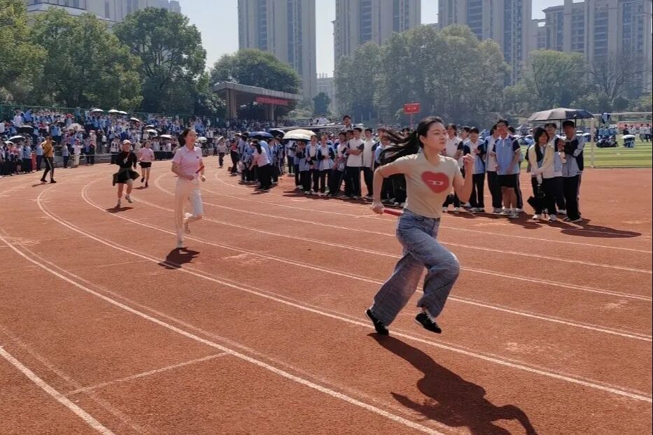 教师接力赛.jpg
